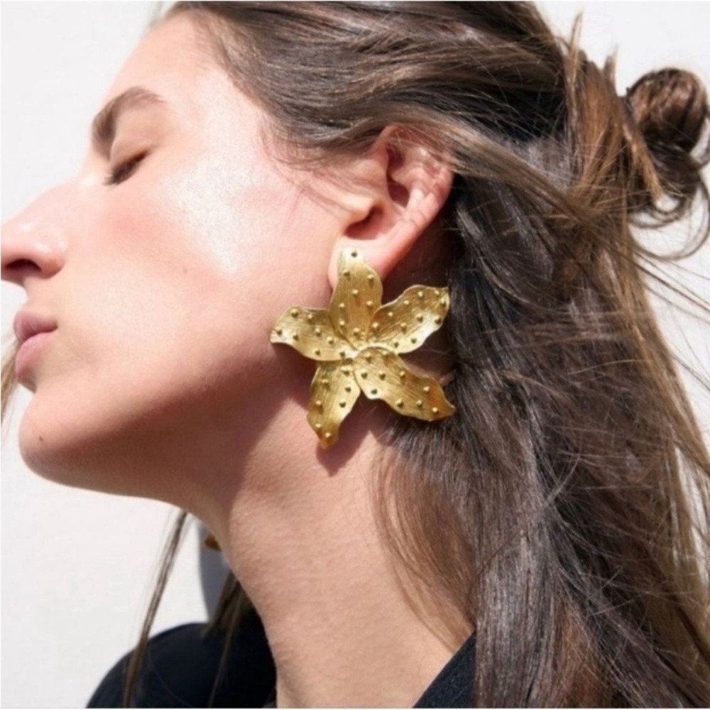 New Zara Sea Star Gold Flower Statement Earrings Oversized Textured Metal